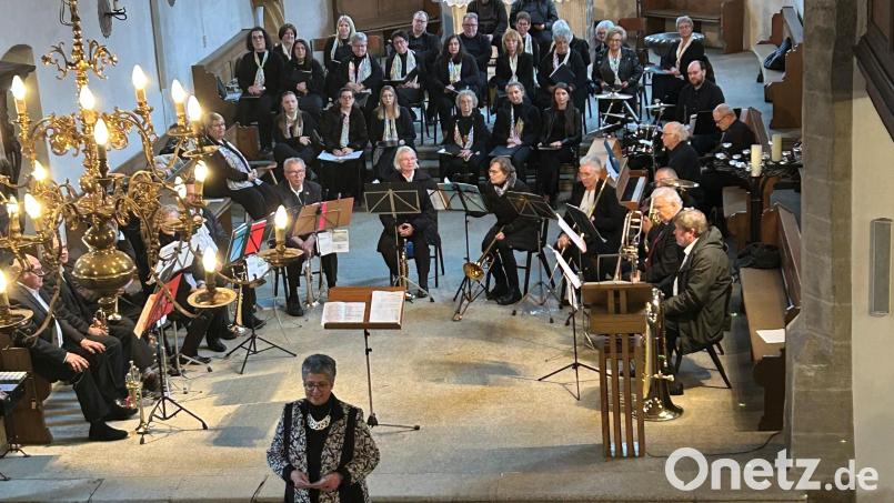 Das Konzert von Gospelchor und Posaunenchor in der Stadtkirche St. Bartholomäus in Marktredwitz beeindruckte die Besucher. Bild: Michael Grünwald