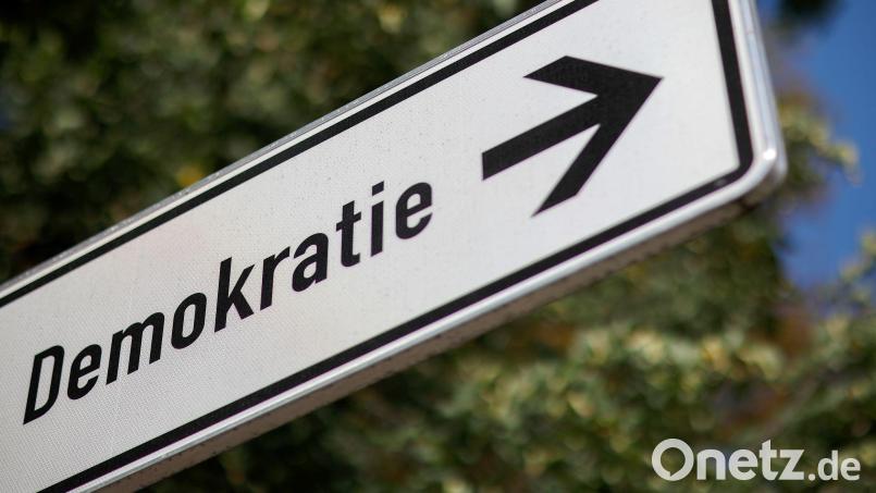 Der Landkreis Tirschenreuth ruft zur Teilnahme am Bundesprogramm „Demokratie leben!“ auf. Archivbild: Jan Woitas/dpa