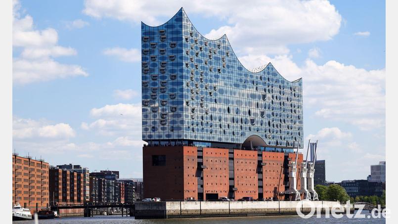 Es wurde viel über die Elbphilharmonie diskutiert, nun ist Ruhe eingekehrt. Deshalb hat es die „Elphi“ in ein Ranking der „New York Times“ geschafft. (Archivbild) Bild: Christian Charisius/dpa