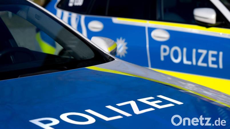 Ein Passant fand die Leiche des Mannes in einem Waldstück. (Symbolbild) Bild: Sven Hoppe/dpa