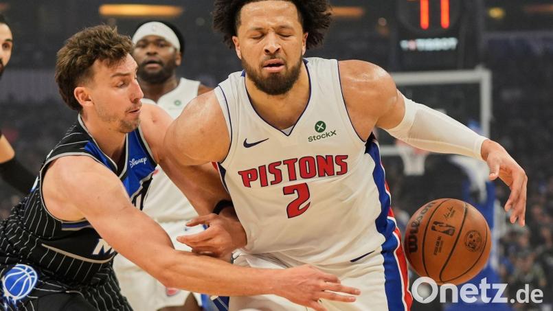 Franz Wagner (l) gewinnt mit Orlando das dritte Spiel der Playoff-Serie gegen Detroit. Bild: John Raoux/AP/dpa