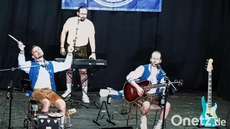 Zum zweiten Highlight im Rahmen des 40. Jubiläums hate die Theatergruppe "Barbari Bavarii" eingeladen. Der Saal war wieder bis auf den letzten Platz gefüllt. Bild: ld