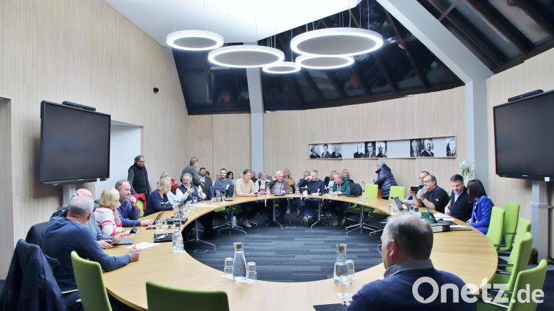 Im Ratssaal des Schwarzenfelder Rathauses wird künftig ein Marktratsgremium tagen, das politisch ganz anders zusammengsetzt ist als das bisherige. Das wirft auch die Frage auf, wer die beiden stellvertretenden Bürgermeister werden. Bild: Thomas Dobler