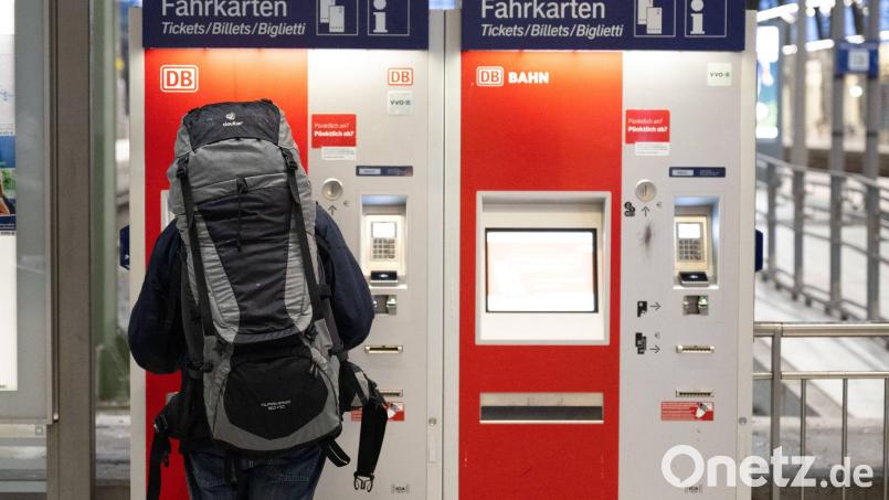 Bahnchefin Palla setzt ein Signal: Die Fahrpreise bleiben bis auf weiteres stabil. (Archivbild) Bild: Sebastian Kahnert/dpa
