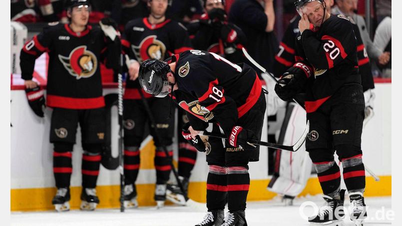 Scheiterte erneut früh mit den Ottawa Senators in den NHL-Playoffs: Tim Stützle. Bild: Justin Tang/The Canadian Press/AP/dpa
