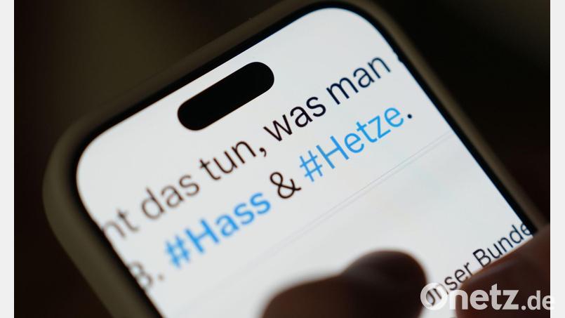 Im vergangenen Jahr prüfte Bayerns Medienaufsicht mehr als 10.000 Fälle strafbarer Inhalte im Netz. (Symbolbild) Bild: Marcus Brandt/dpa