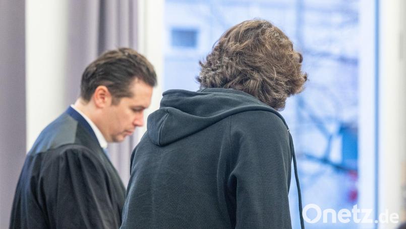 Im Prozess um eine mit Drogen versetzte Champagnerflasche, die zum Tod eines Menschen führte, ist der Angeklagte freigesprochen worden. (Archivbild) Bild: Armin Weigel/dpa