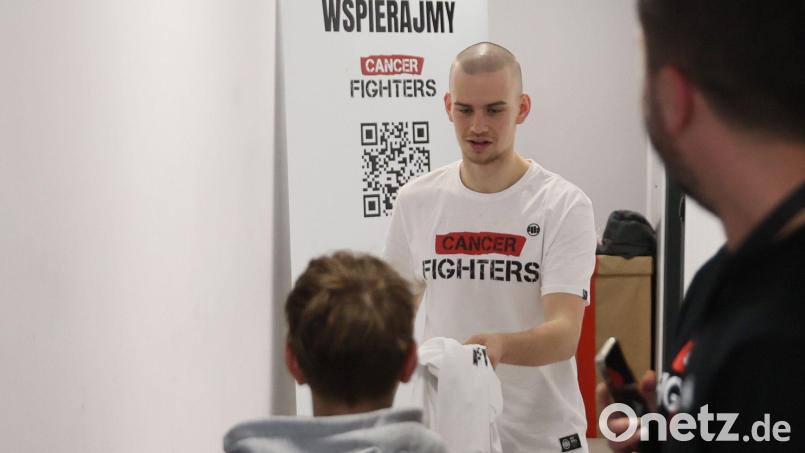 Der polnische Influencer Latwogang hat mit einer Wohltätigkeitsveranstaltung 60 Millionen Euro für krebskranke Kinder gesammelt. Bild: Leszek Szymanski/PAP/dpa