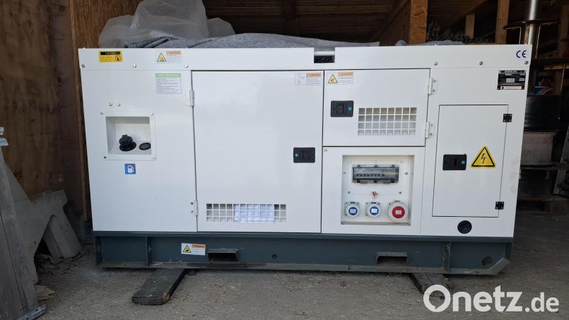 Ein solches Notstromaggregat einer Firma aus Leverkusen, wie es bereits seit einigen Monaten in Immenreuth steht, bekommt nun auch die Stadt Tirschenreuth. Bild: Thomas Kaufmann