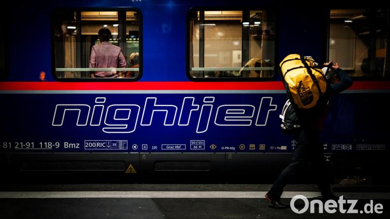Die Fahrgäste des Nachtzugs blieben bei der Schnellbremsung unverletzt. (Symbolbild) Bild: Michael Buholzer/KEYSTONE/dpa