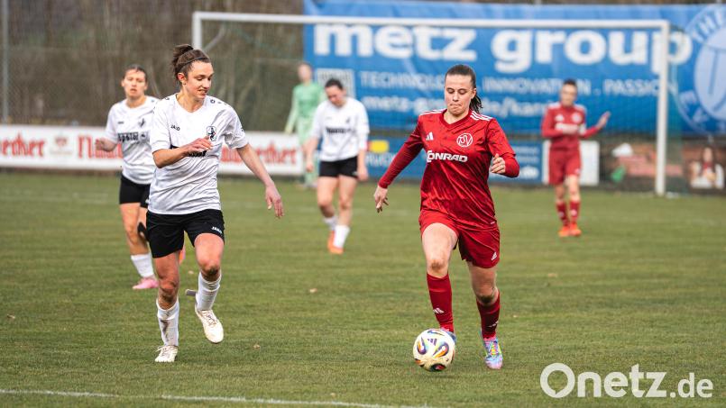 Für Celina Kloß und den TSV Theuern läuft's aktuell nicht rund: Bei der Zweitliga-Reserve des FC Ingolstadt ging die Mannschaft mit 0:8 unter. Archivbild: Hannah Dirscherl