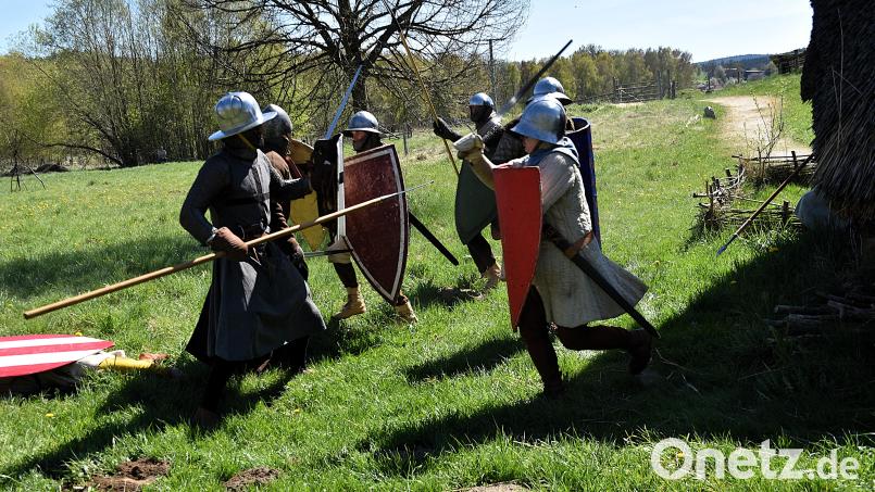 Zwar war natürlich alles harmlos, auch die Kampfszenen. Dennoch sollte man den Tempelrittern nicht in die Quere kommen, denn es flogen auch (harmlose) Pfeile durch die Luft. Bild: ubb