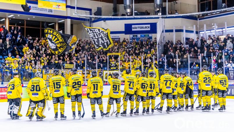 Die Krefeld Pinguine haben die Play-off-Finalserie gegen die Kassel Huskies mit 4:0 gewonnen. Nun muss der Club die finanzielle Hürde der Lizensierung meistern, bevor es tatsächlich zurück in die DEL geht. Archivbild: Tobias Neubert