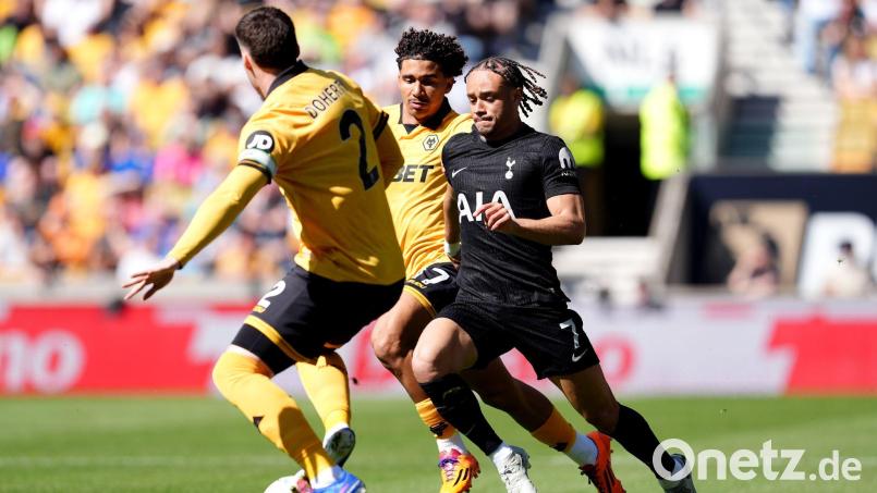 Xavi Simons (r) fällt für die WM aus. Bild: Martin Rickett/PA Wire/dpa