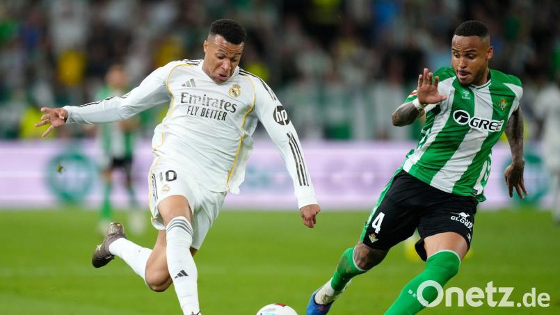 Im Spiel bei Betis in Sevilla wurde Mbappé (l) ausgewechselt. (Archivbild) Bild: Jose Breton/AP/dpa