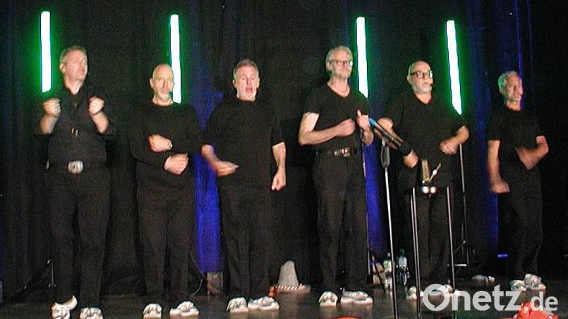 Zwei Stunden beste Unterhaltung Witz und Humor bescherte Sixpack den rund 200 Besuchern im Mehrzwecksaal, immer wieder unterbrochen von heftigen Lachsalven. Bild: ld