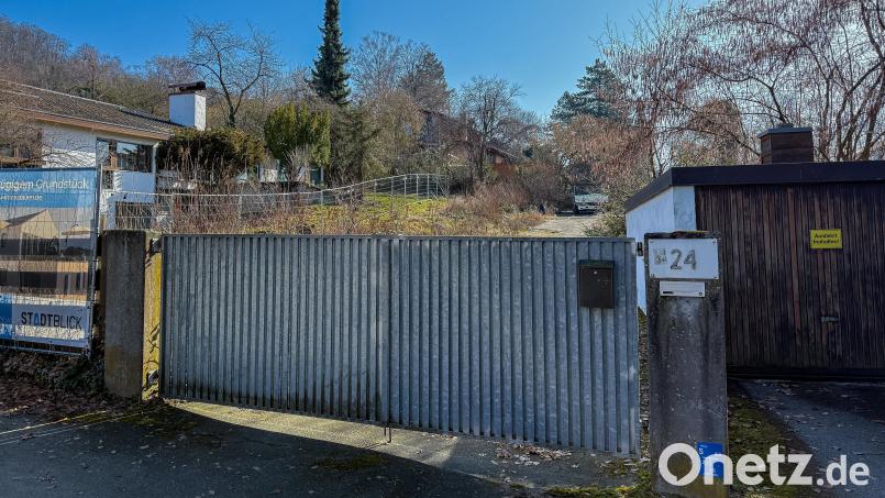 Das Bauprojekt am Kirchensteig 24 in Amberg führt zu Auseinandersetzungen zwischen den Anwohnern und der dafür verantwortlichen Stadtblick GmbH. Das Projekt wird beklagt. Bild: Stephan Huber