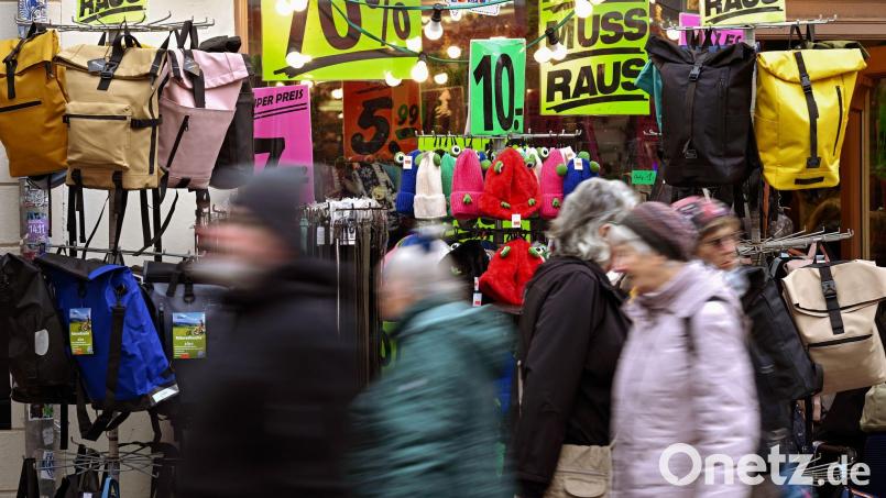 Die Stimmung der deutschen Verbraucher wird wegen des Krieges im Iran und seiner Folgen immer schlechter (Symbolbild). Bild: Soeren Stache/dpa