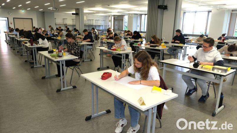 Erstes G9-Abitur nach den G8-Jahrgängen am Stiftland-Gymnasium Tirschenreuth. Bild: Klaus Schoefl