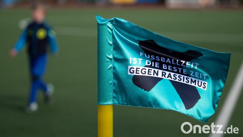 Ein Zuschauer hat am Sonntag das Punktspiel in der Kreisklasse Ost zwischen der DJK Irchenrieth und DJK Weiden in Irchenrieth einen Spieler rassistisch beleidigt. Symbolbild: Soeren Stache