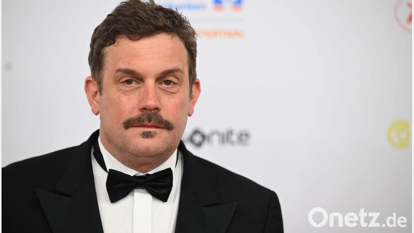 Schauspieler Sebastian Bezzel (54) ist in Bayern geboren und lebt in Hamburg. (Archivbild) Bild: Felix Hörhager/dpa