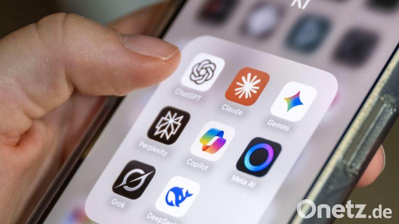 Die Mehrheit der Menschen in Deutschland benutzt mehr oder weniger regelmäßig Anwendungen der Künstlichen Intelligenz. (Symbolbild) Bild: Philip Dulian/dpa