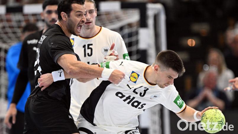Renars Uscins (r) soll vor einem Wechsel nach Frankreich stehen. (Archivbild) Bild: Federico Gambarini/dpa