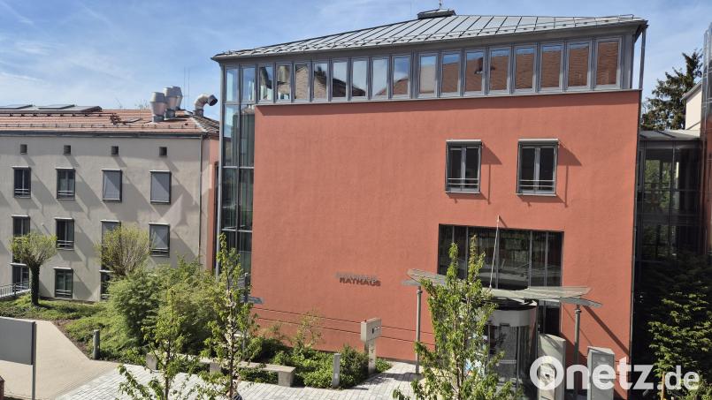 Welche Stadtratsmehrheit wird in den kommenden sechs Jahren den Ton im Schwandorfer Rathaus vorgeben? Mehrere Konstellationen sind möglich. Bild: Hösamer