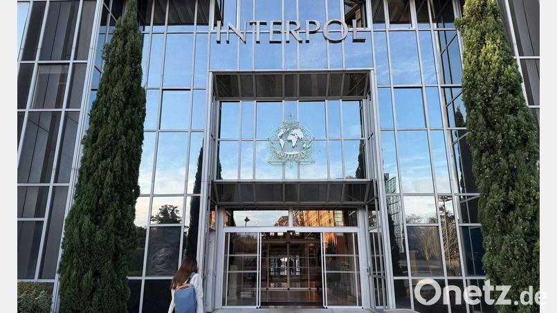 Sitz von Interpol in Lyon (Archivbild). Vor mehr als 20 Jahren wurde ihre Leiche in einer Regentonne in Frankreich gefunden - nun ist die Frau identifiziert und ein Verdächtiger geschnappt. Bild: Rachel Sommer/dpa