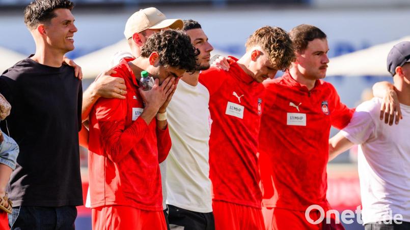 Heidenheims Eren Dinkçi reagierte nach dem Spiel gegen den FC St. Pauli emotional. Bild: Tom Weller/dpa