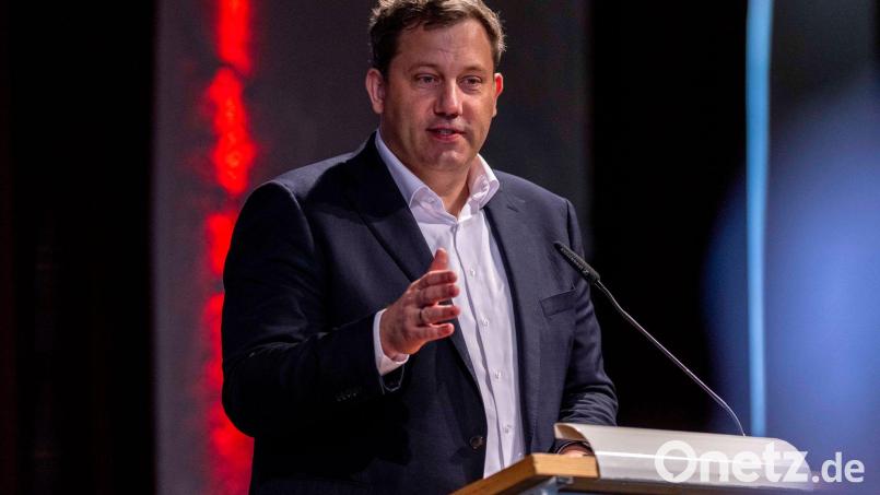 Lars Klingbeil hat in Bielefeld bestätigt, dass es bei Gesprächen mit der CDU sehr laut wurde. Bild: David Inderlied/dpa