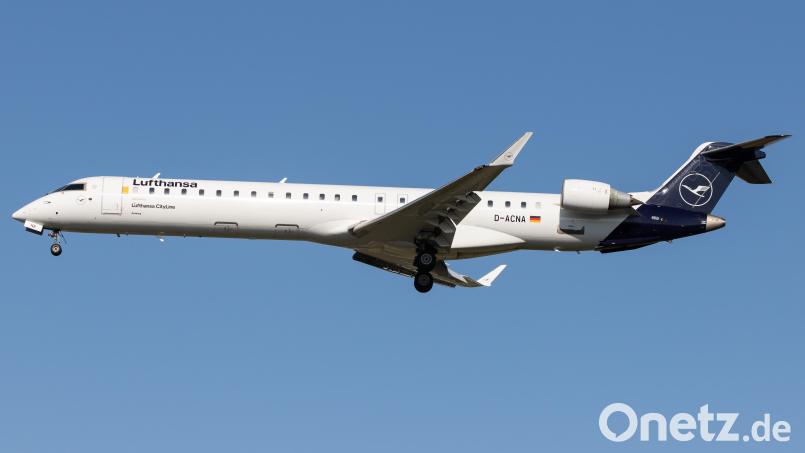 Der Jet vom Typ CRJ900 mit dem Kennzeichen D-ACNA hat den Namen der Stadt Amberg (vorne neben der Tür) rund 17 Jahre lang durch ganz Europa getragen. Ausgeliefert wurde die Maschine 2009 an Eurowings, 2015 folgte der Wechsel zu Lufthansa Cityline. Archivbild: Kevin Hackert/exb