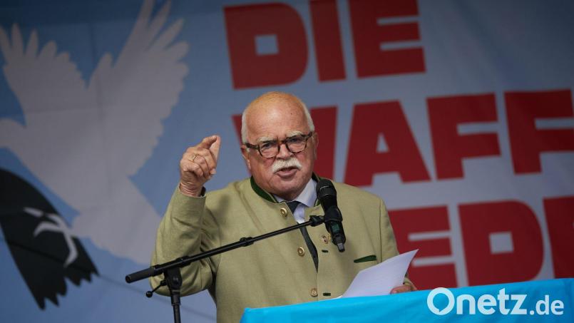 CSU-Urgestein Peter Gauweiler ist für unkonventionelle Aussagen bekannt. (Archivbild) Bild: Jörg Carstensen/dpa