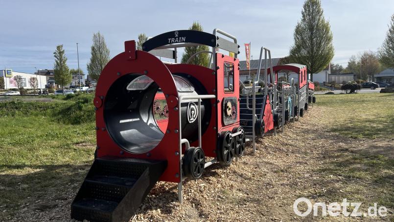 Mit Liebe zum Detail wurde an der ehemaligen Bocklbahn-Haltestelle in Vohenstrauß ein Platz geschaffen, der nicht nur zum Spielen einlädt, sondern auch die Geschichte der einstigen Bahnstrecke lebendig werden lässt. Bild: dob