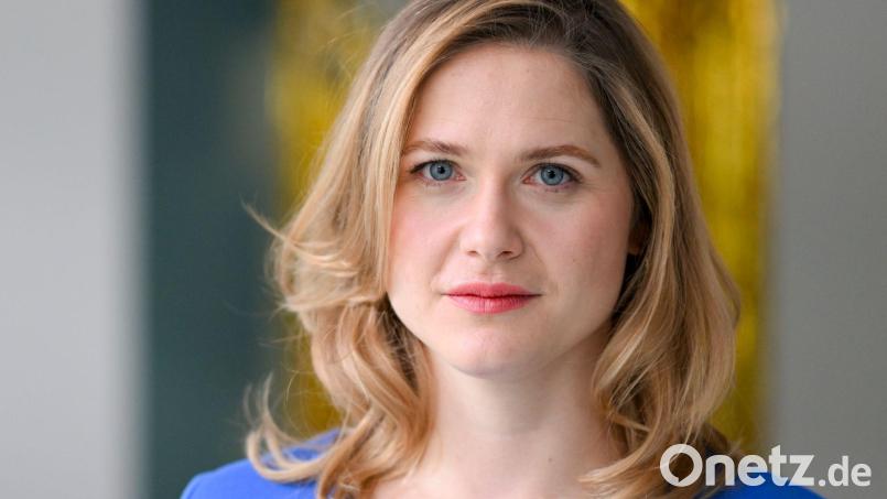 Die Schauspielerin Laura Lippmann spielt die titelgebende Rolle in der neuen Sat.1-Vorabendserie „Frieda - Mit Feuer und Flamme“. (Archivbild) Bild: Jens Kalaene/dpa