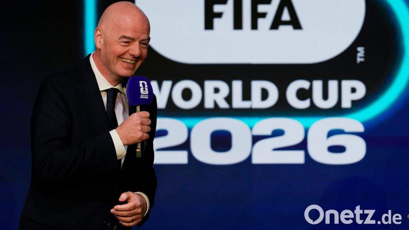 Die FIFA verteilt bei der WM mehr Geld als zunächst geplant. Bild: Chris Carlson/AP/dpa