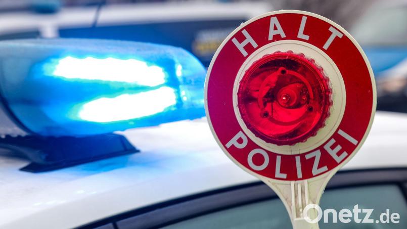 Der Jugendliche ignorierte die Anhaltesignale der Polizisten und fuhr auf seinem E-Scooter weiter. (Symbolbild) Bild: Jan Woitas/dpa