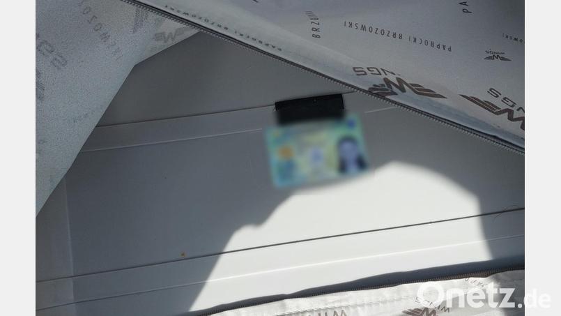 Die Bundespolizei Waidhaus entdeckt bei einer Grenzkontrolle einen gefälschten Ausweis. Bild: Bundespolizei
