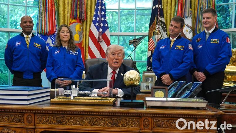 Trump hat den Astronauten der „Artemis 2“-Mission zu ihrem Flug um den Mond herum gratuliert. Bild: Matt Rourke/AP/dpa