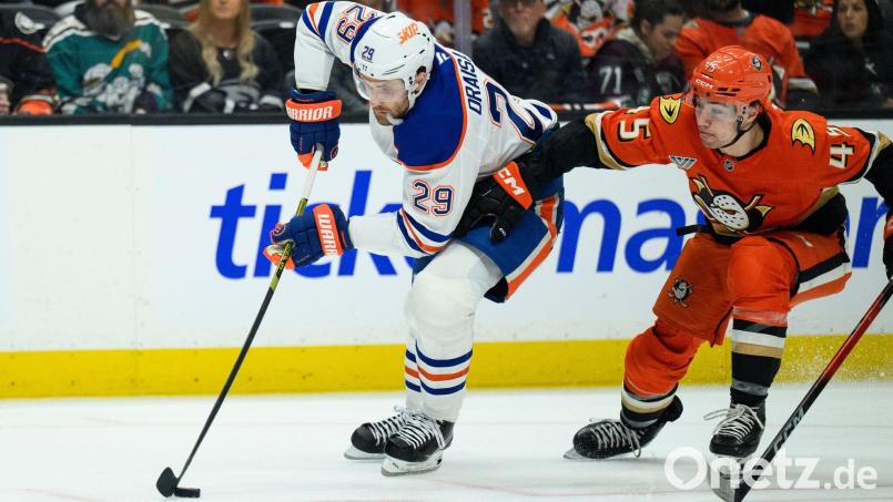 Leon Draisaitl konnte das Playoff-Aus der Edmonton Oilers erst einmal abwenden. (Archivfoto) Bild: Kyusung Gong/AP/dpa