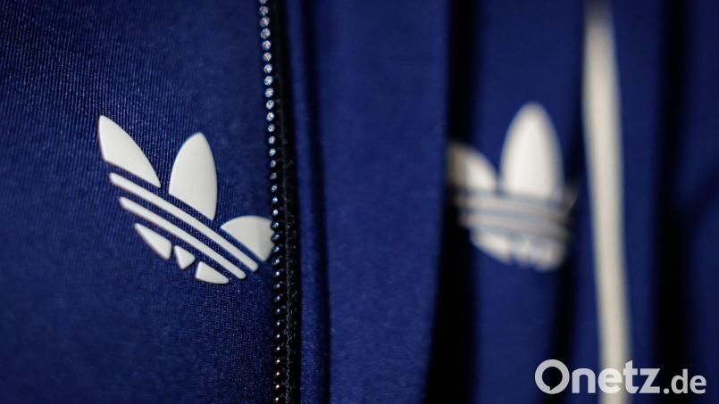 Trotz einer komplizierten Weltlage hat der Sportartikelkonzern Adidas eines der besten Quartale der Firmengeschichte hingelegt (Archivbild). Bild: Daniel Karmann/dpa