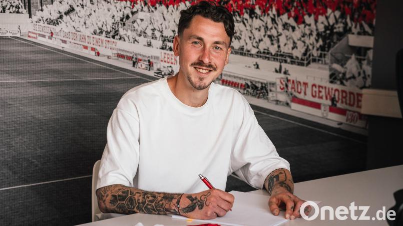 Adrian Fein bleibt zwei weitere Jahre beim SSV Jahn. Bild: Gschlößl/SSV Jahn