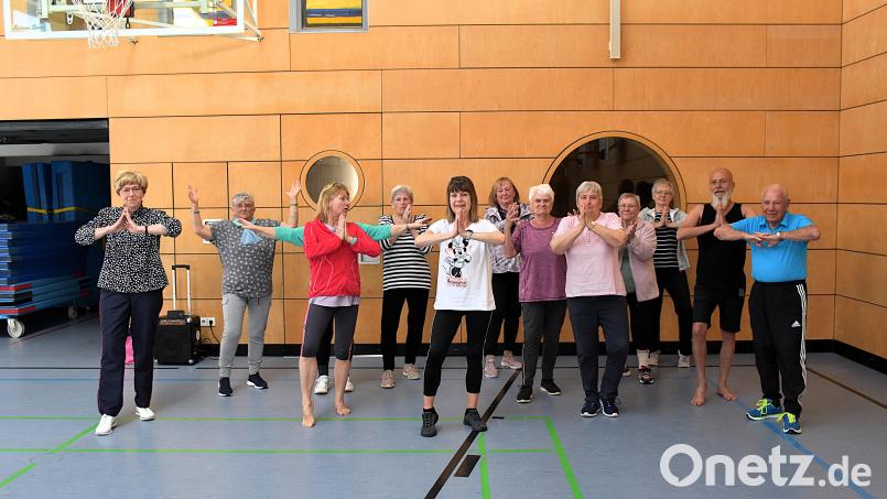 Gut 30 Frauen und vier Männer gehören aktuell der AWO-Sportgruppe an, die es mittlerweile seit 40 Jahren gibt. Bild: ubb