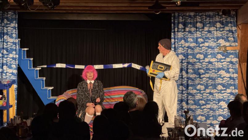 Barbara Trottmann und János Kapitány brachten das Publikum mit dem Stück "Der Tatortreiniger" zum Lachen. Bild: Christoph Rolf