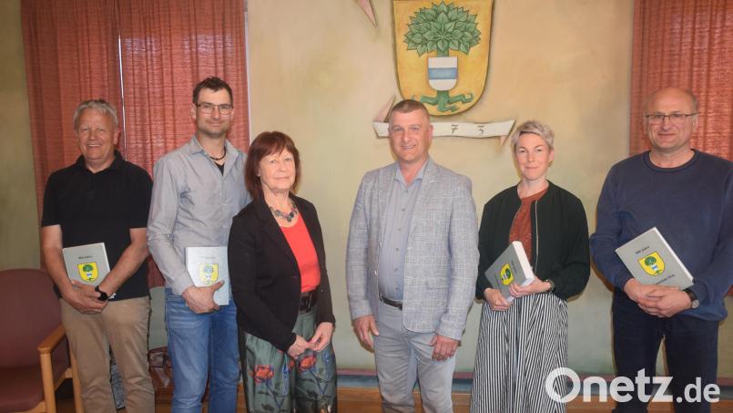 Aus dem Pirker Gemeinderat scheiden (von links) Klaus Ermer, Ortssprecher Matthias Steinhilber, Dorothea Praller, Bürgermeister Dietmar Schaller, Anja Scharnagl und Josef Kummer aus. Bild: fz