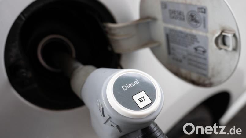 Benzin und Diesel sind deutlich teurer geworden. (Archivbild) Bild: Sebastian Kahnert/dpa