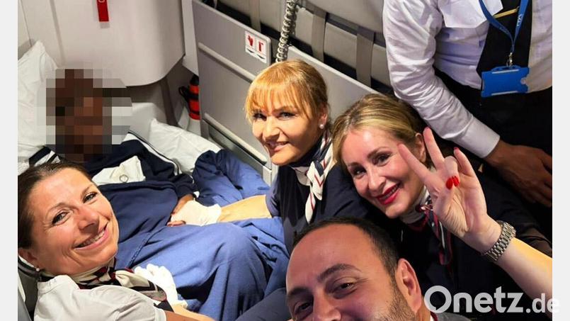 Auf dem Flug aus dem Senegal nach Italien hat eine Passagierin ein Kind zur Welt gebracht. (Foto: Handout) Bild: -/Ita Airways/dpa