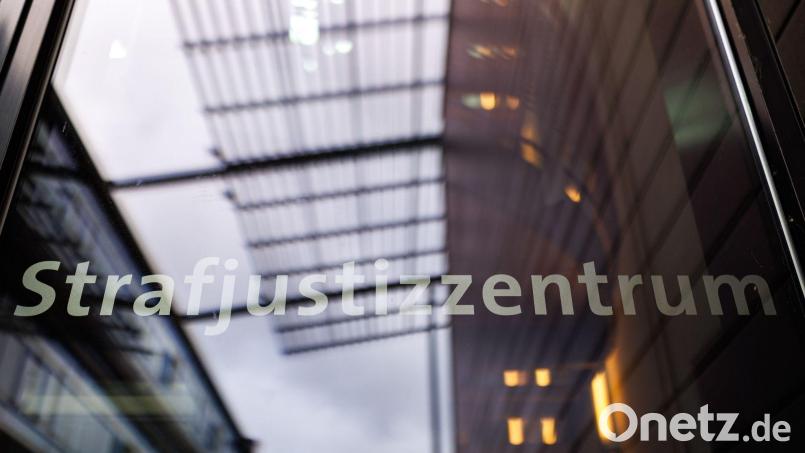 Der Angeklagte erschien nicht zur Verhandlung. (Archivbild) Bild: Daniel Karmann/dpa