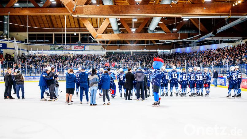 Ist ja nochmal gut gegangen: Die Blue Devils Weiden sichern sich am Ostersonntag den Klassenerhalt. Trotzdem müssen sich einige Dinge ändern. Bild: Elke Englmaier