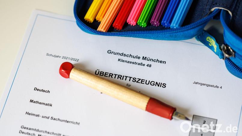 Das Übertrittszeugnis steht an. (Symbolbild) Bild: Matthias Balk/dpa